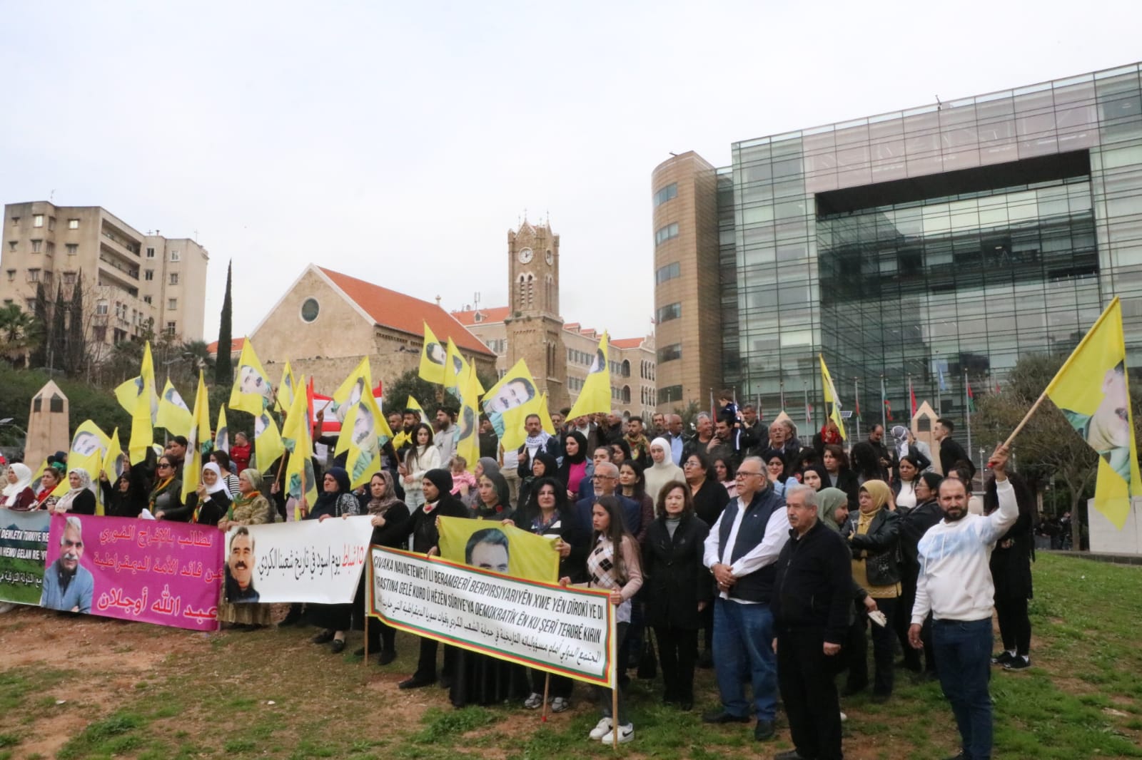 في ذكرى اعتقال أوجلان... وقفة لحزب العمال الكردي في بيروت
